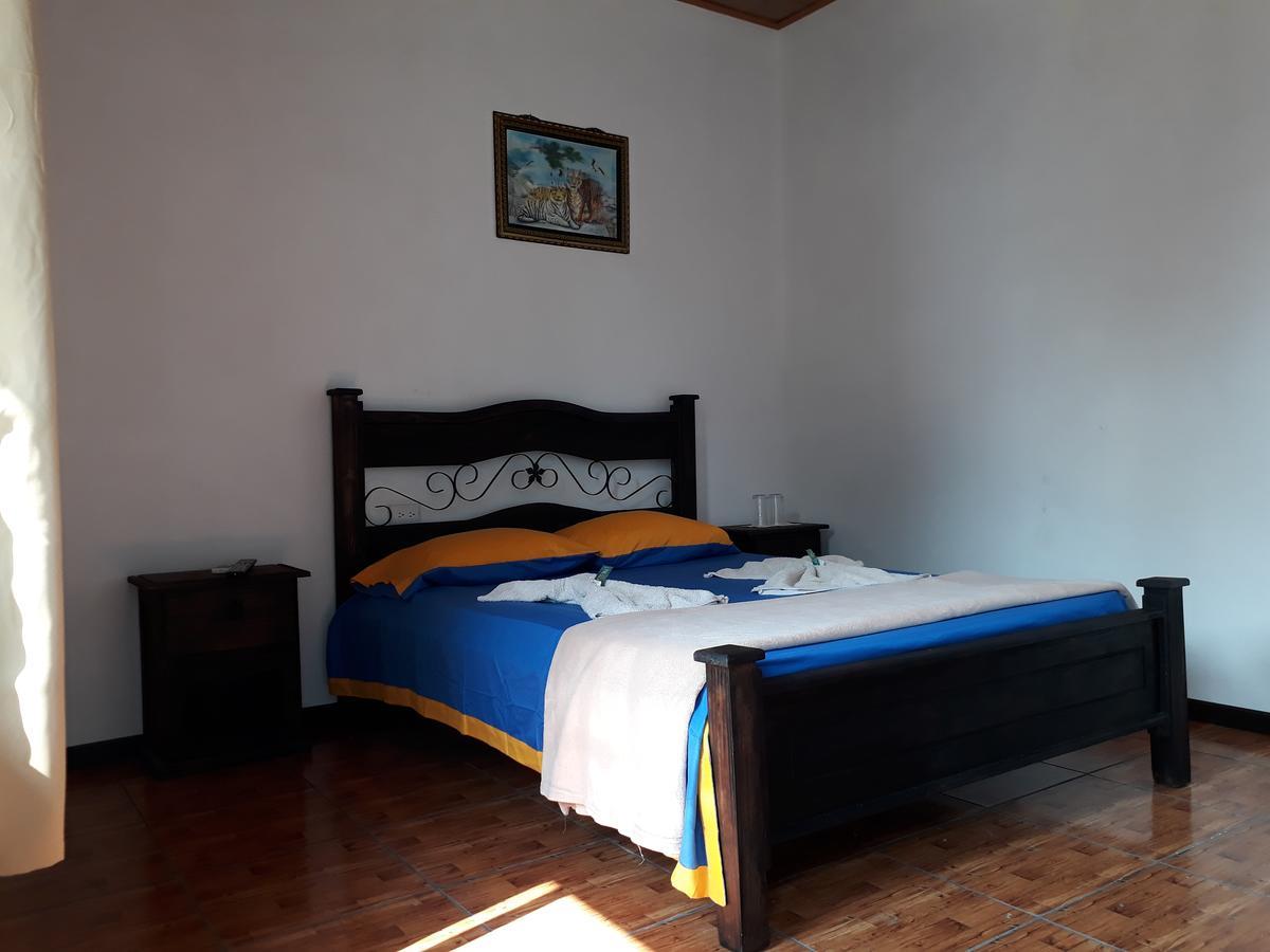 פוארטו לימון Hotel La Uvita מראה חיצוני תמונה