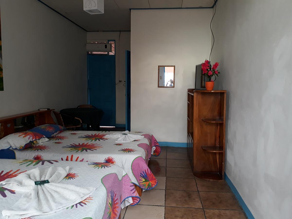 פוארטו לימון Hotel La Uvita מראה חיצוני תמונה