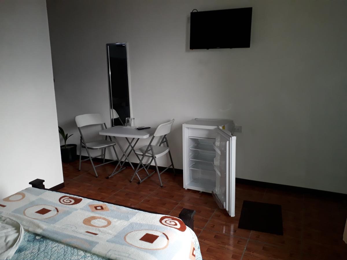 פוארטו לימון Hotel La Uvita מראה חיצוני תמונה